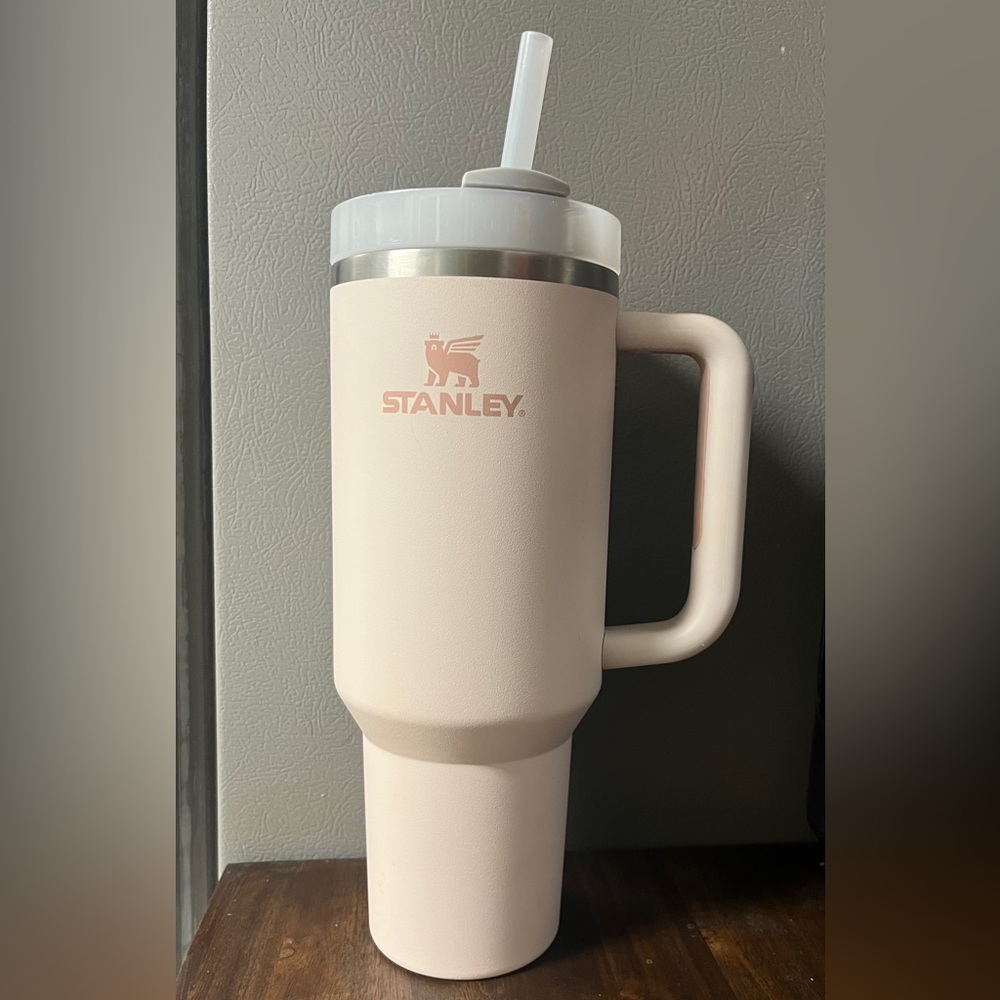 Rose quartz 40oz Stanley